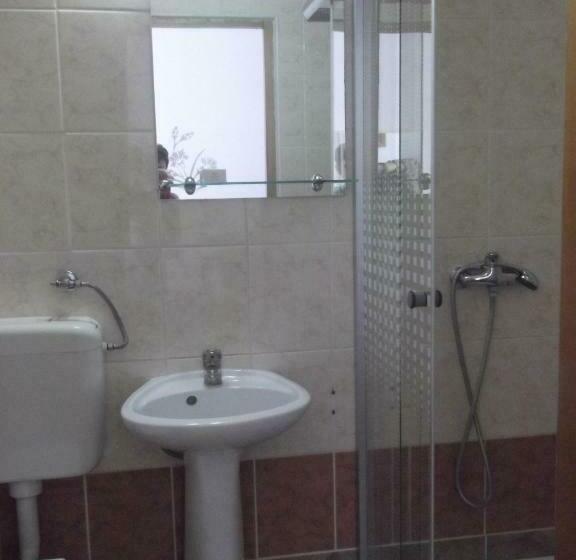 اتاق استاندارد یک نفره, Hostel „la Galan”