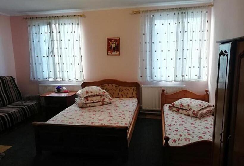 اتاق استاندارد سه نفره, Hostel „la Galan”