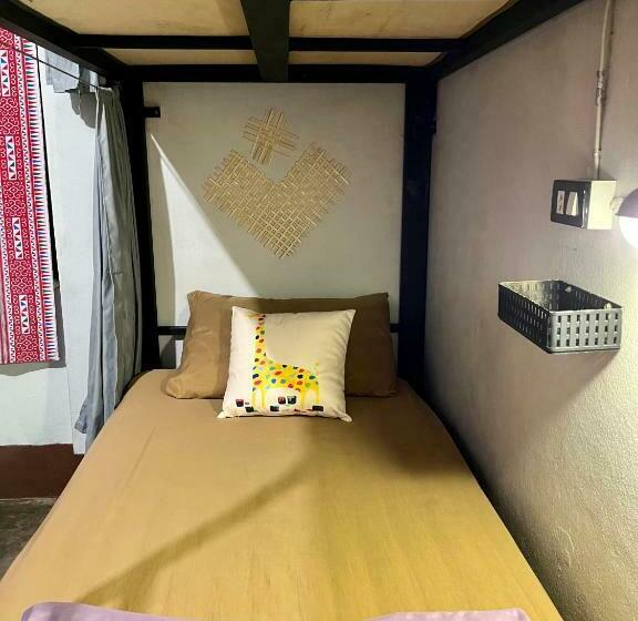 تختخواب در اتاق مشترک, Little Hostel