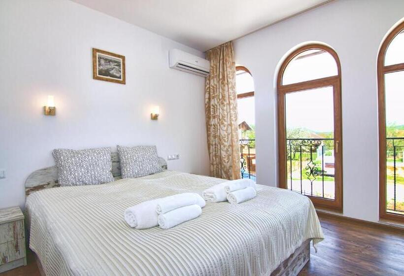 Студия Deluxe, Eco House Kitana
