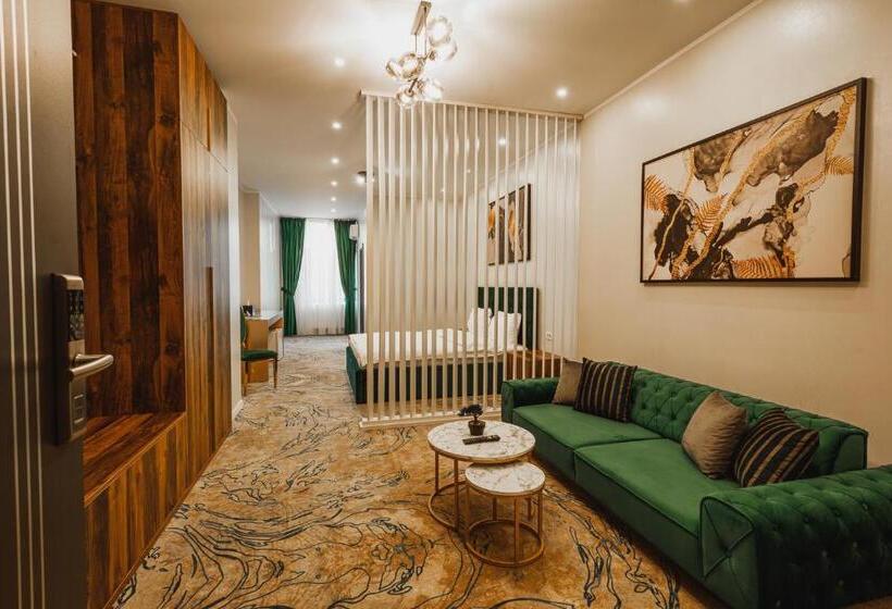 سوییت خانوادگی, Motel Andra