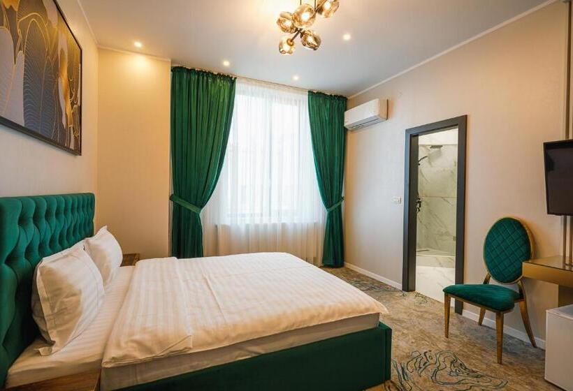 اتاق لوکس, Motel Andra