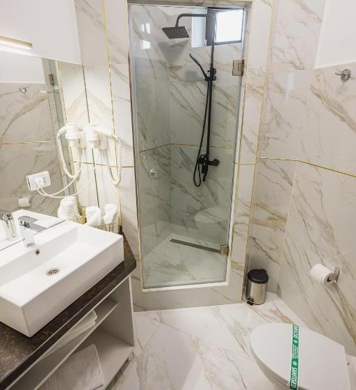 اتاق لوکس, Motel Andra
