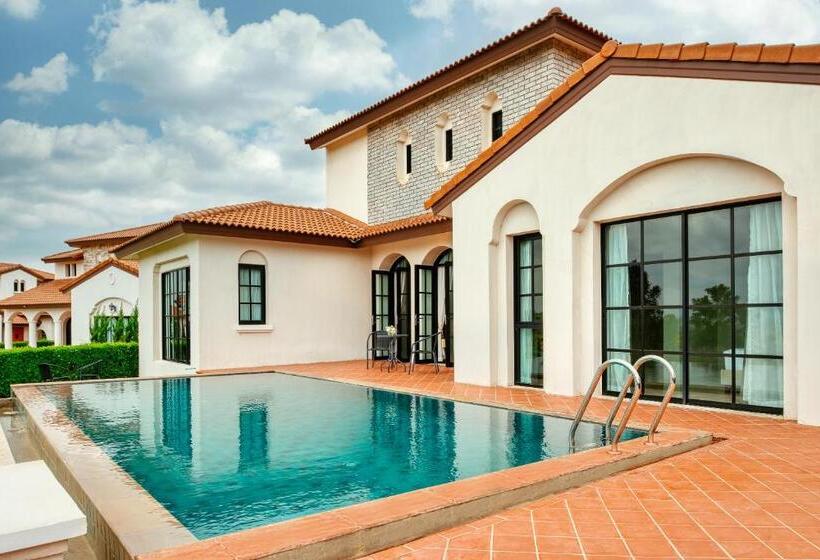 Вилла 3 Спальни с Бассейном, Mövenpick Resort Khao Yai