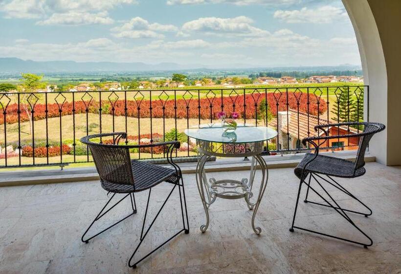 Люкс, Mövenpick Resort Khao Yai