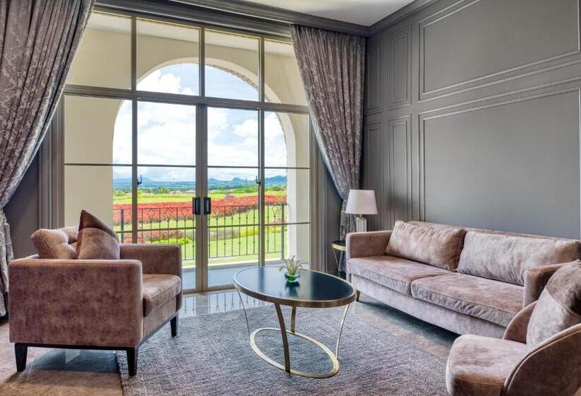 Пентхаус, Mövenpick Resort Khao Yai