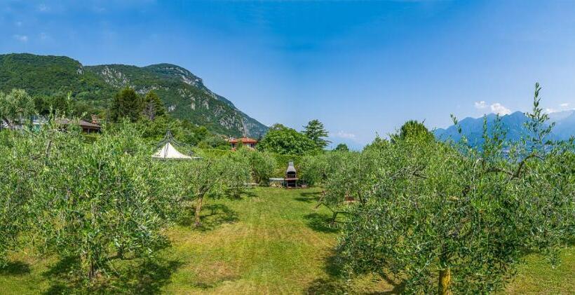 Апартаменты Deluxe 3 Спальни, Bellagio Village  4 Apartments By The Lake   Seasonal Warm Pool And Sauna