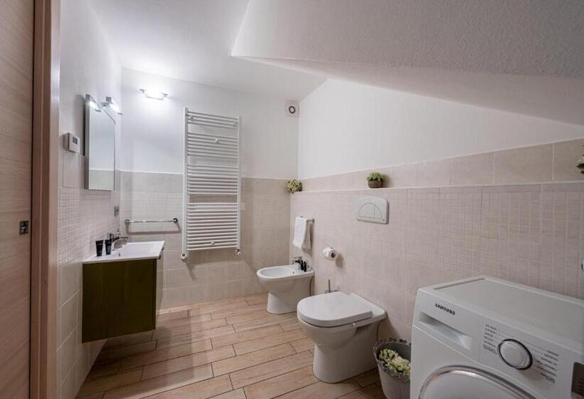带2个卧室的公寓, Bellagio Village  4 Apartments By The Lake   Seasonal Warm Pool And Sauna