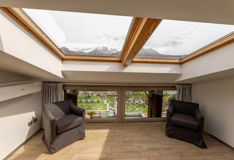 带4个卧室的公寓, Bellagio Village  4 Apartments By The Lake   Seasonal Warm Pool And Sauna
