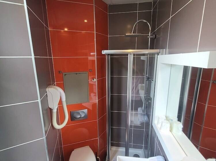 Номер Стандарт, Kyriad Orange Centre Ville 3 Stars   Hotel Restaurant   La Galerie D Art Des Princes   Provence Alpe