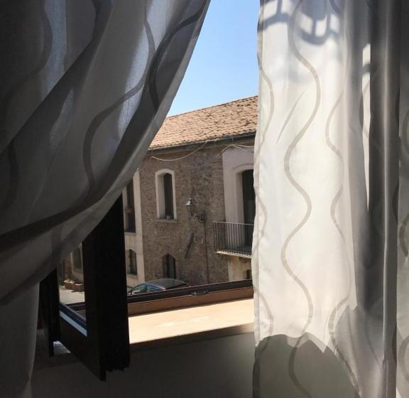 基本三人间, B&b S.antonio