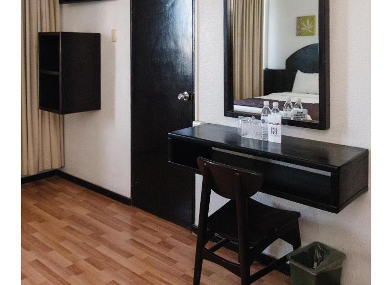 اتاق استاندارد با 2 تخت دوبل, Hi Hotel Impala Queretaro