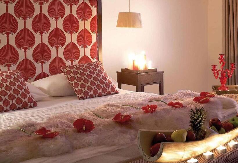 سوییت جونیور, The Roc Club, A Grecotel Hotel To Live