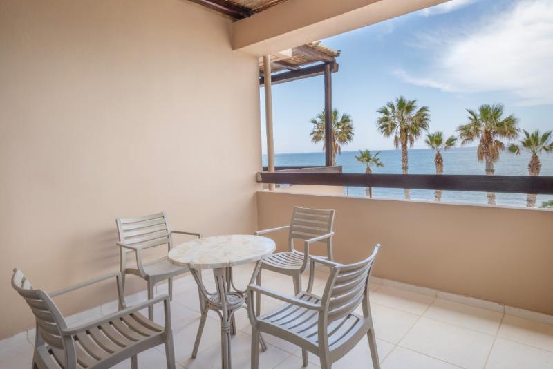 Семейный Номер, Blue Sea Beach Affiliated by Melia