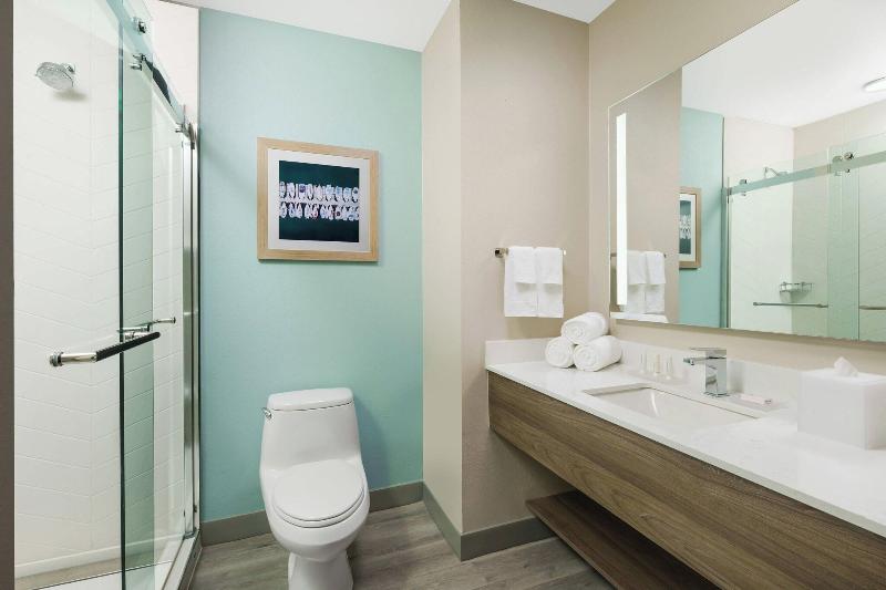 اتاق استاندارد با چشم‌انداز استخر, Fairfield By Marriott Inn & Suites Marathon Florida Keys