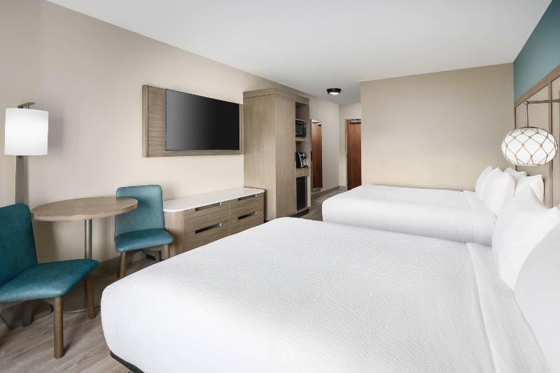 اتاق استاندارد با چشم‌انداز استخر, Fairfield By Marriott Inn & Suites Marathon Florida Keys