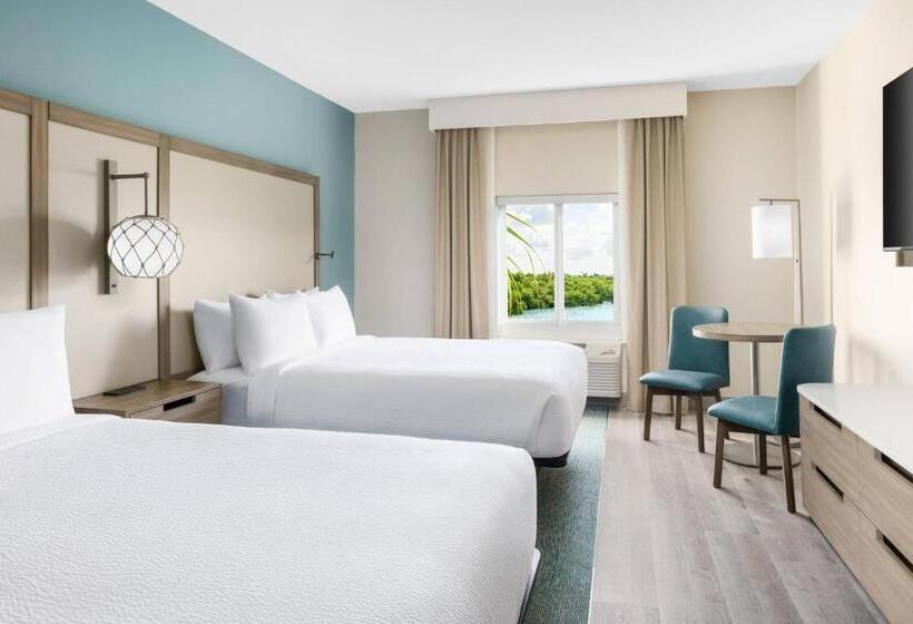 اتاق استاندارد با چشم‌انداز استخر, Fairfield By Marriott Inn & Suites Marathon Florida Keys