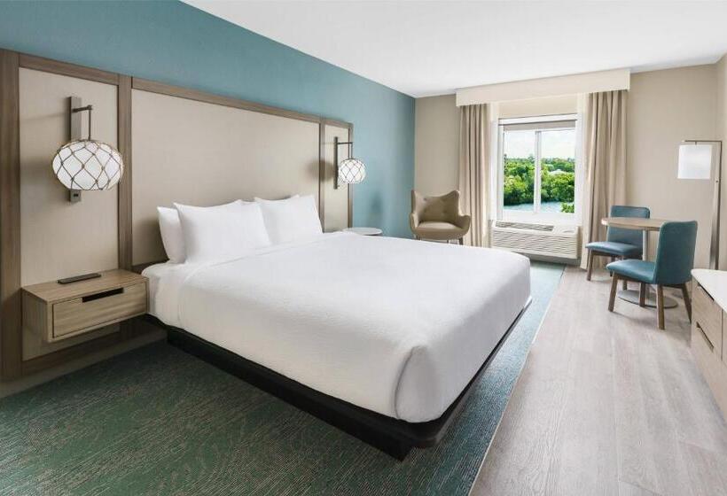 اتاق استاندارد با تخت بزرگ برای معلولان, Fairfield By Marriott Inn & Suites Marathon Florida Keys