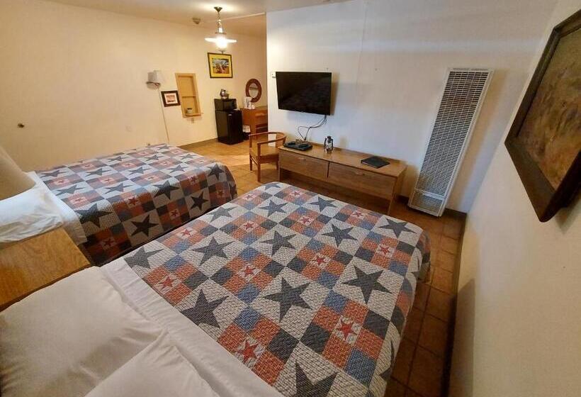Четырехместный Номер Классик, Cactus Inn