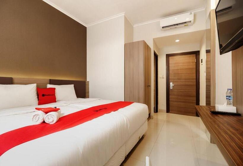 Номер Economy, Reddoorz Plus Near Lippo Mall Kemang 2