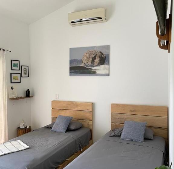 اتاق استاندارد با بالکن, El Chante Surf House