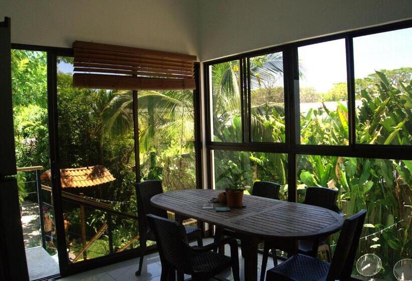 اتاق استاندارد با بالکن, El Chante Surf House