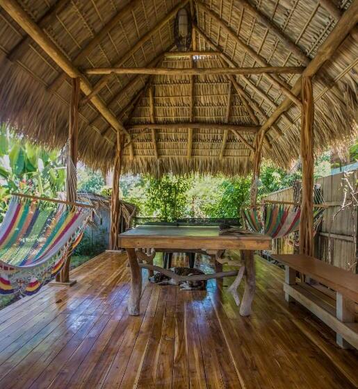 اتاق استاندارد با تراس, El Chante Surf House