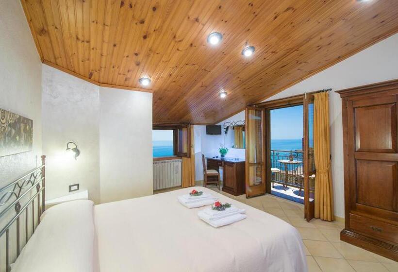 豪华海景房带阳台, B&b Il Nespolo