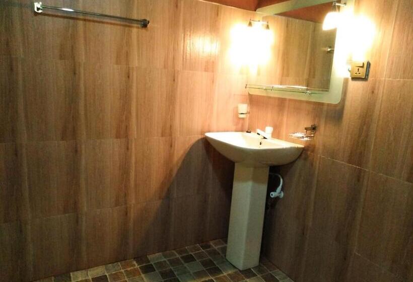 Дом 1 Спальня, Lakeside Cabana Tissamaharama