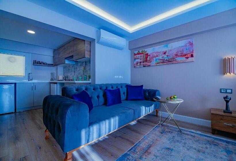اتاق لوکس با تخت بزرگ, Galata Hill