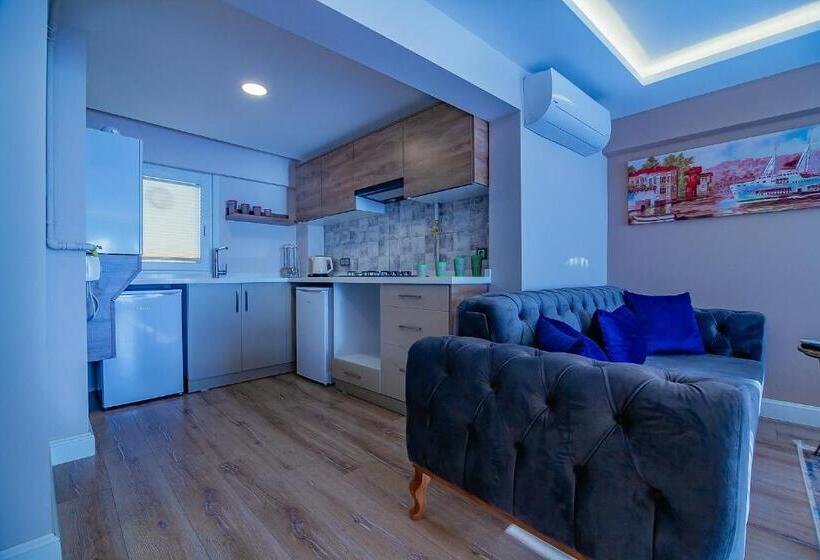 اتاق لوکس با تخت بزرگ, Galata Hill