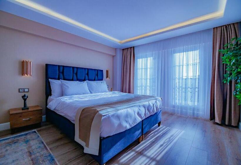 اتاق لوکس با تخت بزرگ, Galata Hill