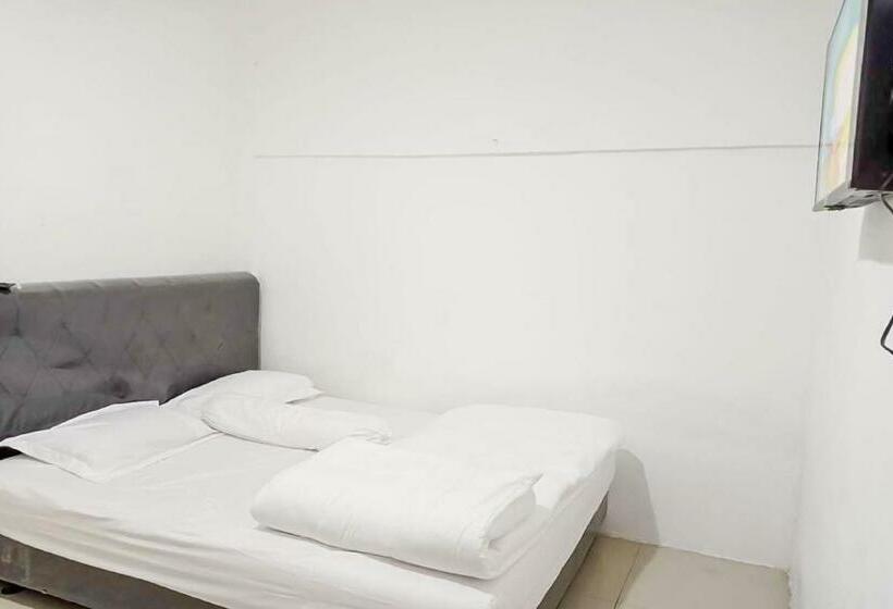Номер Стандарт, Agnes Residence Near Blok M Mitra Reddoorz