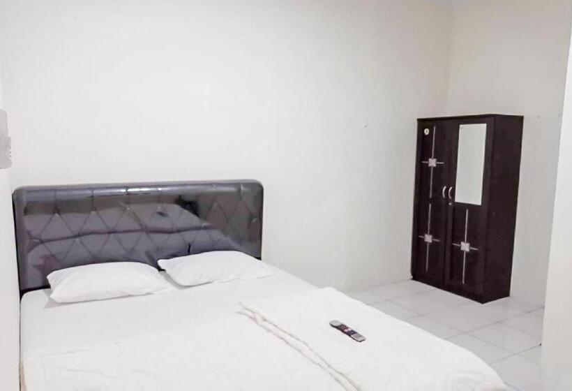 Номер Стандарт, Agnes Residence Near Blok M Mitra Reddoorz