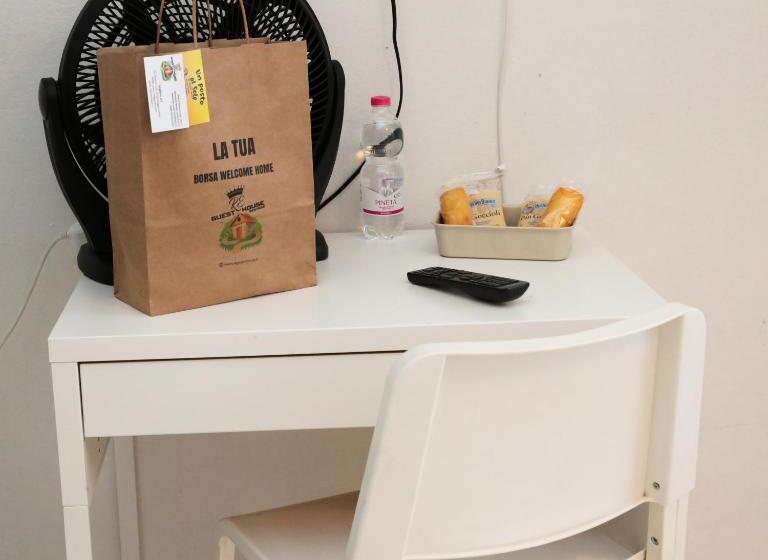 اتاق استاندارد با سرویس بهداشتی مشترک, Guest House Malaguzzi