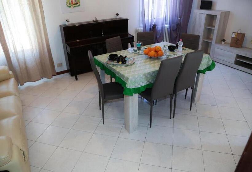 اتاق استاندارد با سرویس بهداشتی مشترک, Guest House Malaguzzi