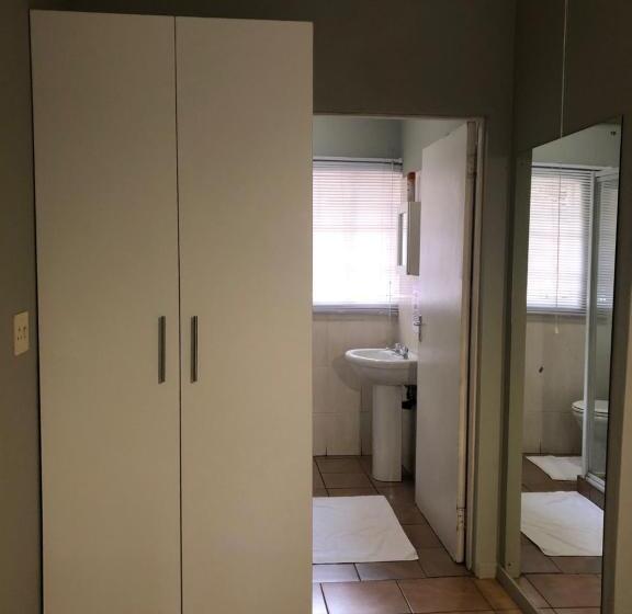 اتاق لوکس, Ndzuti Guest House