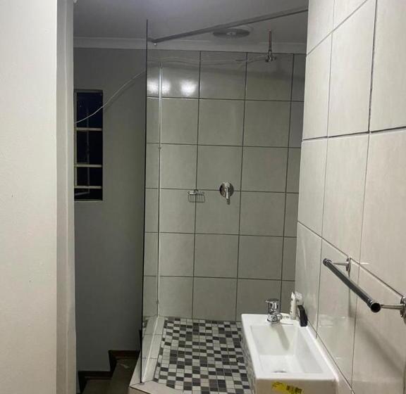 اتاق استاندارد با بالکن, Ndzuti Guest House