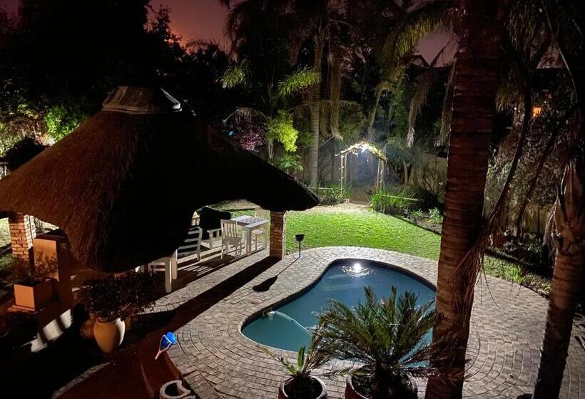 اتاق استاندارد با چشم‌انداز باغ, Ndzuti Guest House