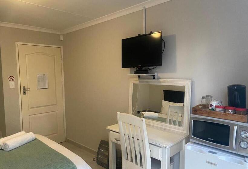 اتاق استاندارد با بالکن, Ndzuti Guest House