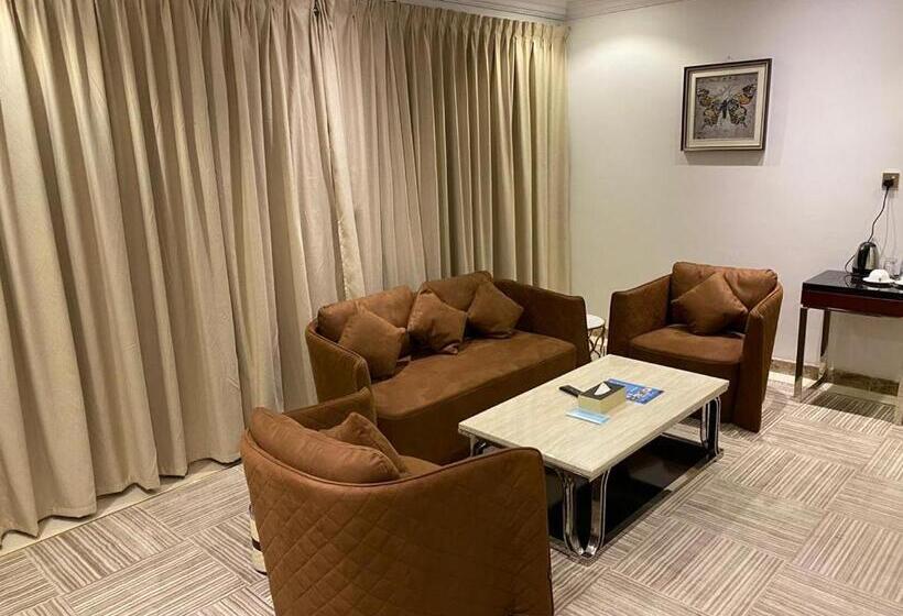 سوئیت با تخت بزرگ, Al Wadaq