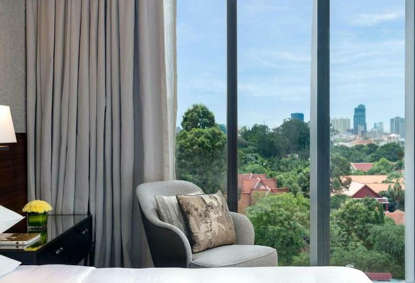 اتاق استاندارد با تخت بزرگ, Hyatt Regency Phnom Penh