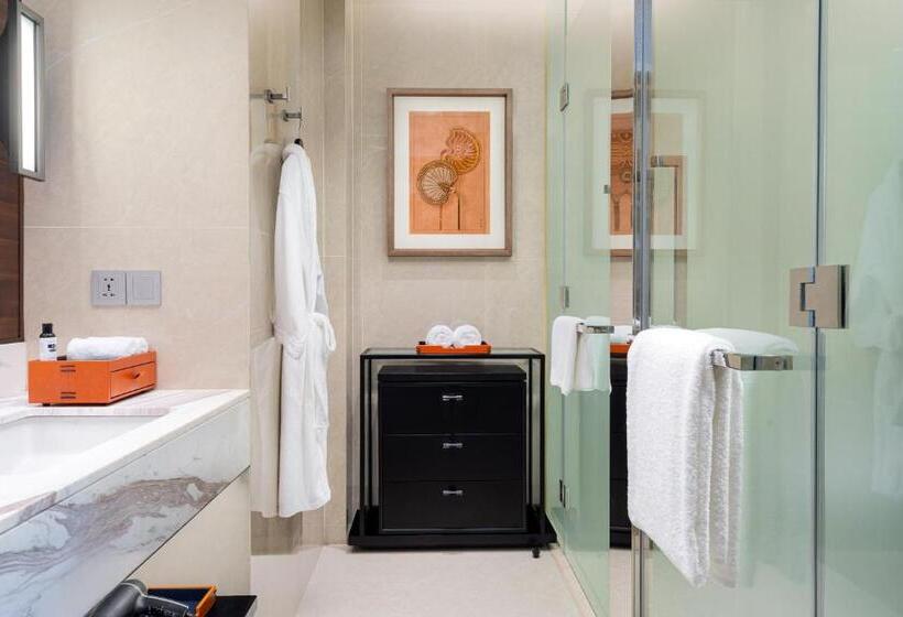 سوئیت رویال, Hyatt Regency Phnom Penh