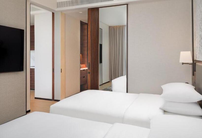 سوئیت رویال, Hyatt Regency Phnom Penh