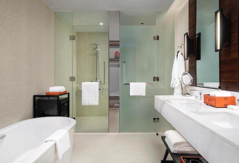 سوئیت رویال, Hyatt Regency Phnom Penh
