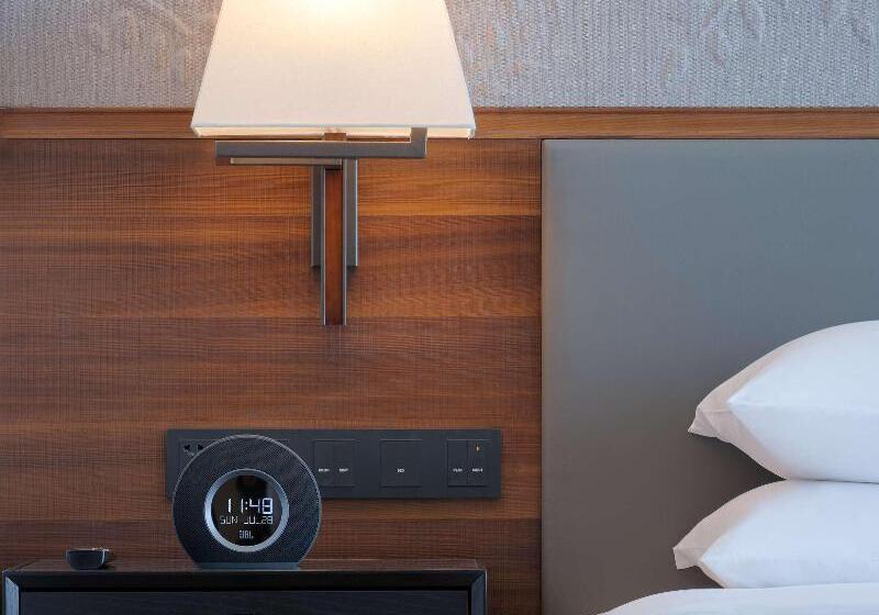 اتاق استاندارد با تخت بزرگ, Hyatt Regency Phnom Penh