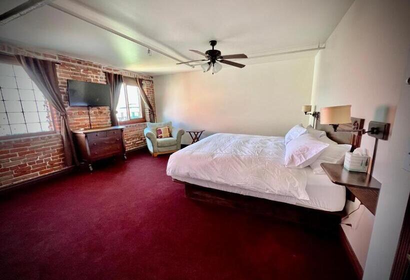 Mini Suite, The Monarch