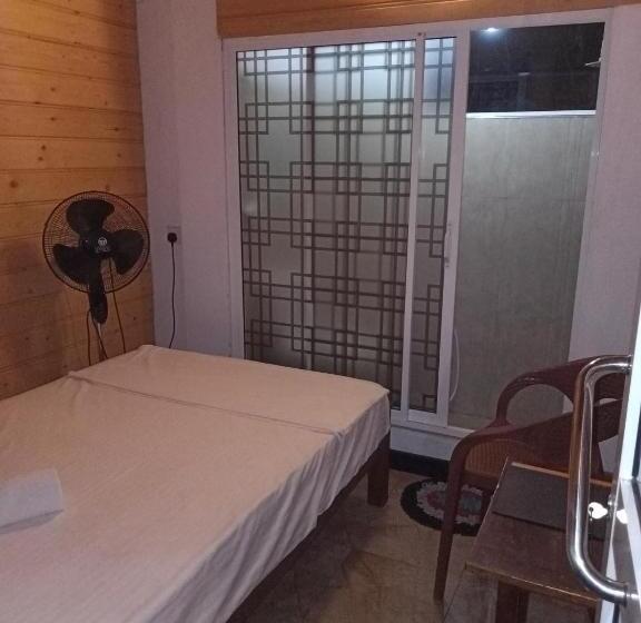 اتاق استاندارد با بالکن, Leopard Rock Family Rest