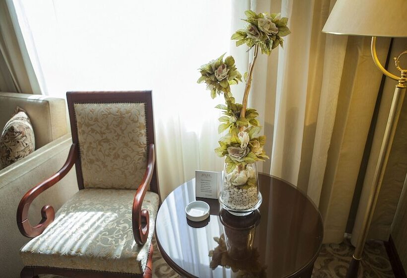 سوییت جونیور, Bilek Istanbul