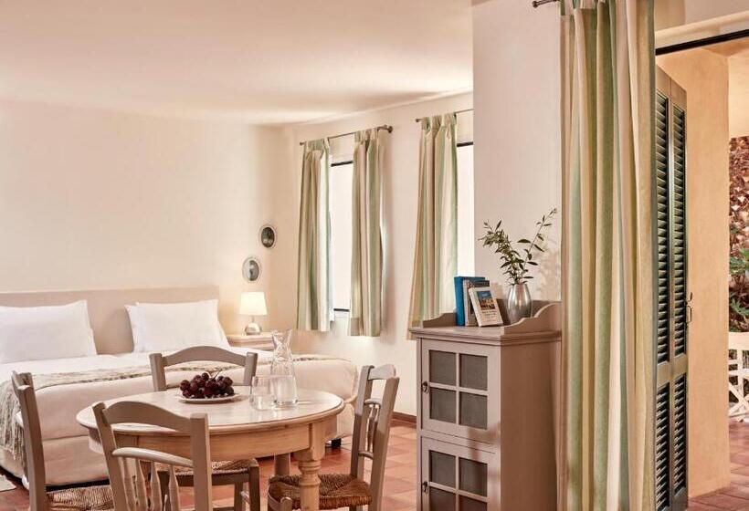 Семейное Студио, Candia Park Village